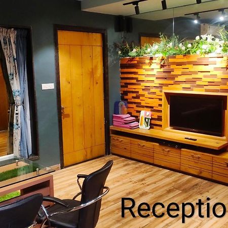 Entire Craftsman House With 2 Bedrooms Kitchen And More Rāipur Kültér fotó